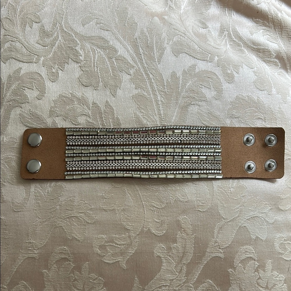810. Crystal & suede snap closure bracelet.